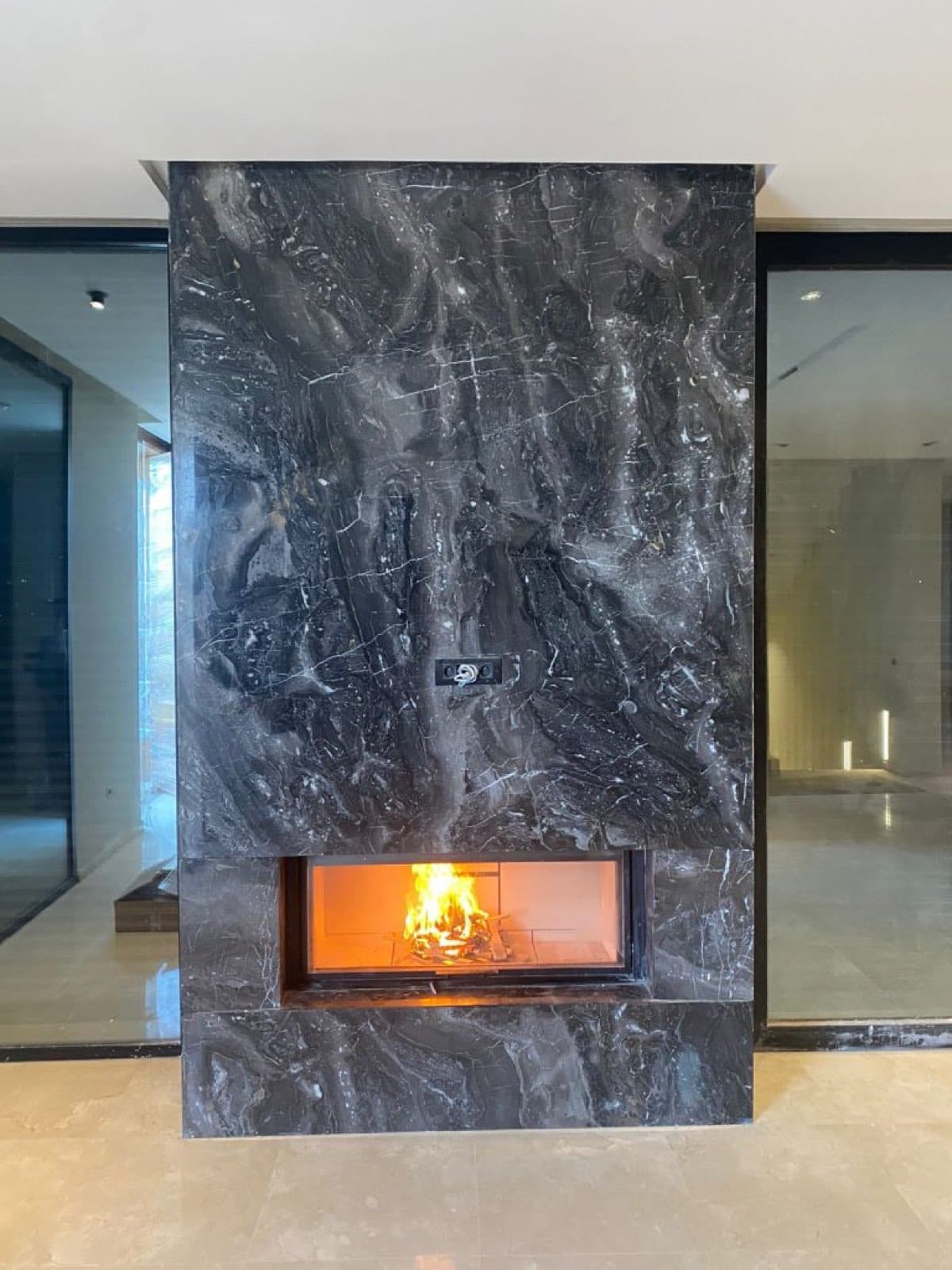Cheminée marbre Marquina